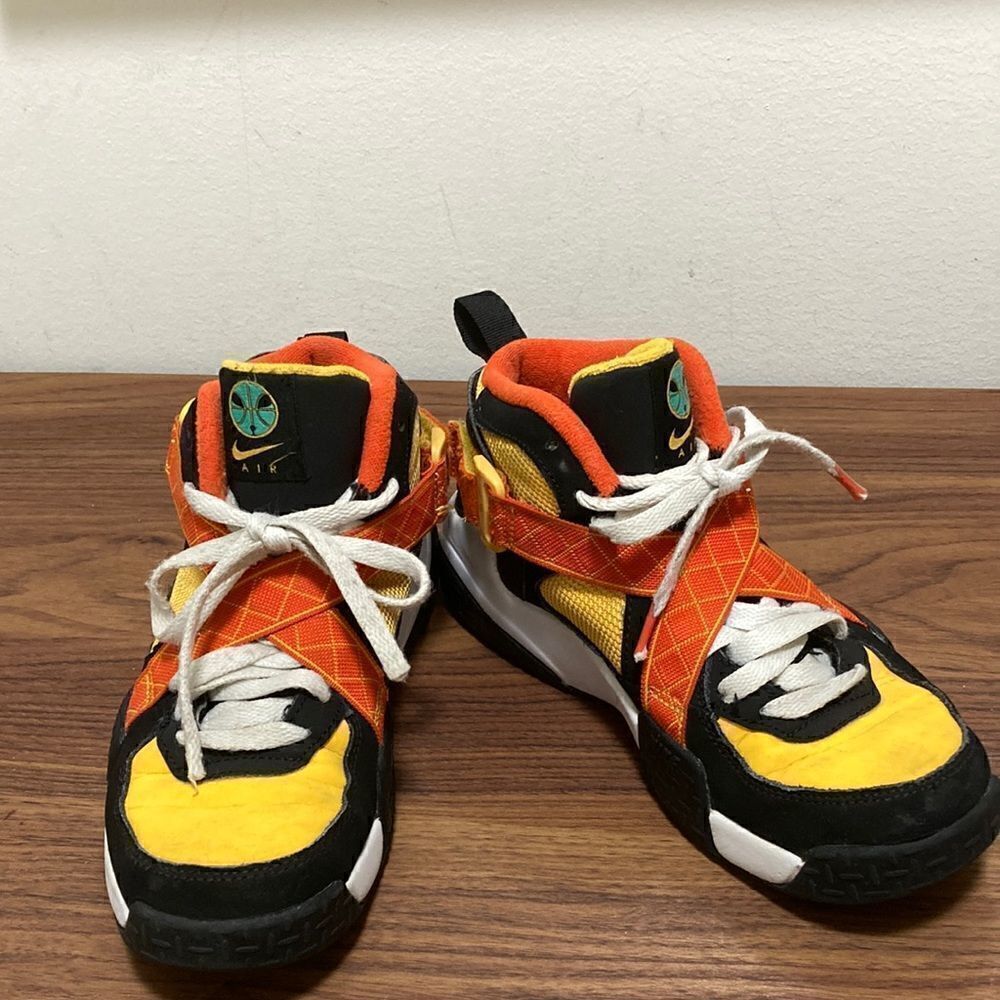 Nike Air Raid Rayguns Kids Unisex Black/University Gold Sneakers. Size 4.5 Youth